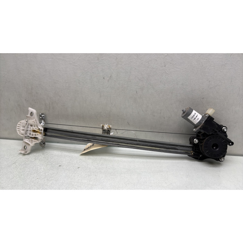 Leve vitre electrique avant droit SUZUKI BALENO 2 Photo n°1