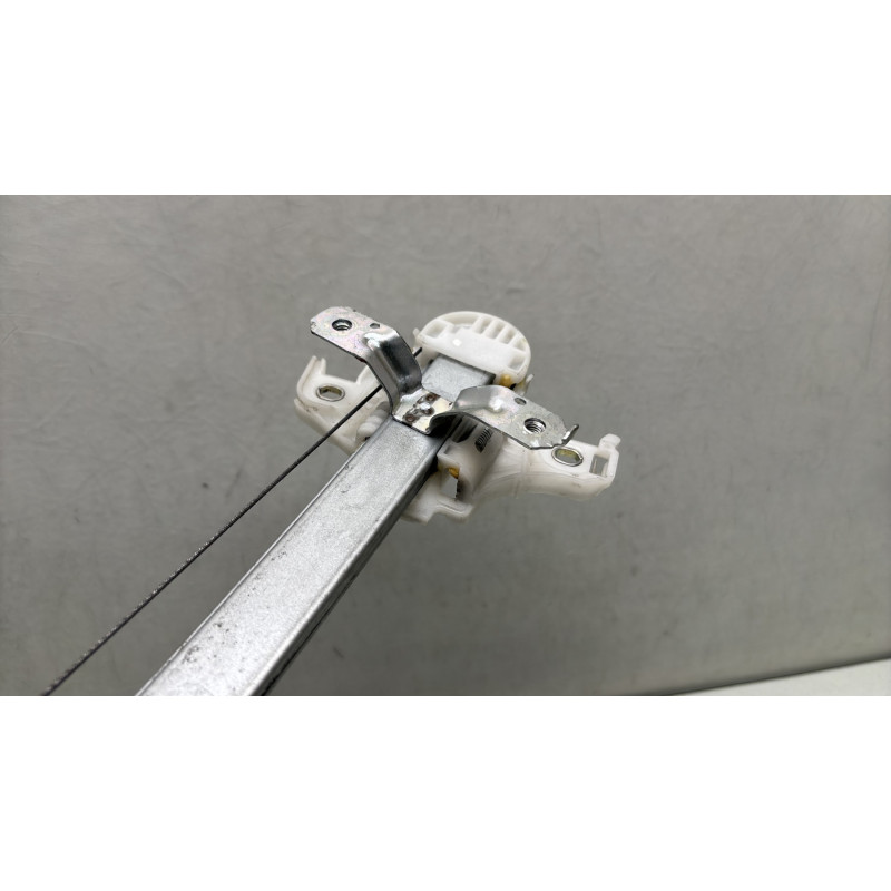 Leve vitre electrique avant droit SUZUKI BALENO 2 Photo n°6