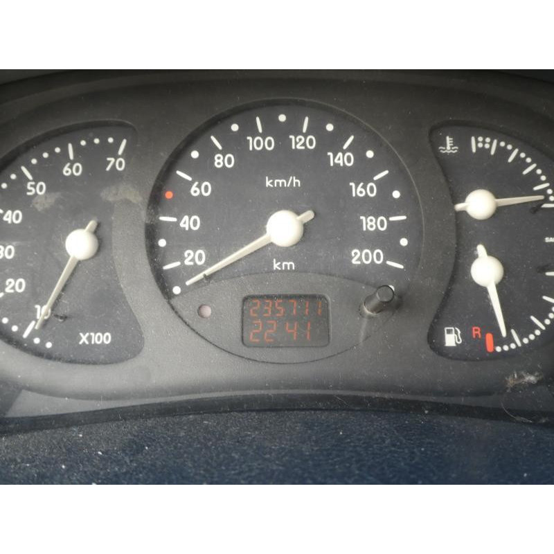 Pare choc arriere RENAULT CLIO 2 Photo n°12