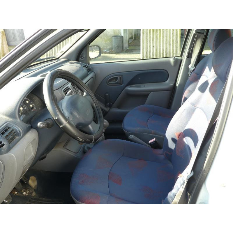 Pare choc arriere RENAULT CLIO 2 Photo n°13