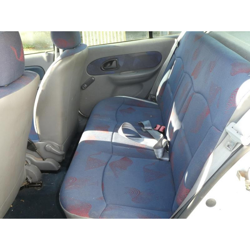 Pare choc arriere RENAULT CLIO 2 Photo n°17