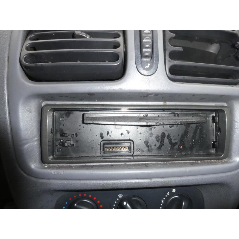 Pare choc arriere RENAULT CLIO 2 Photo n°13