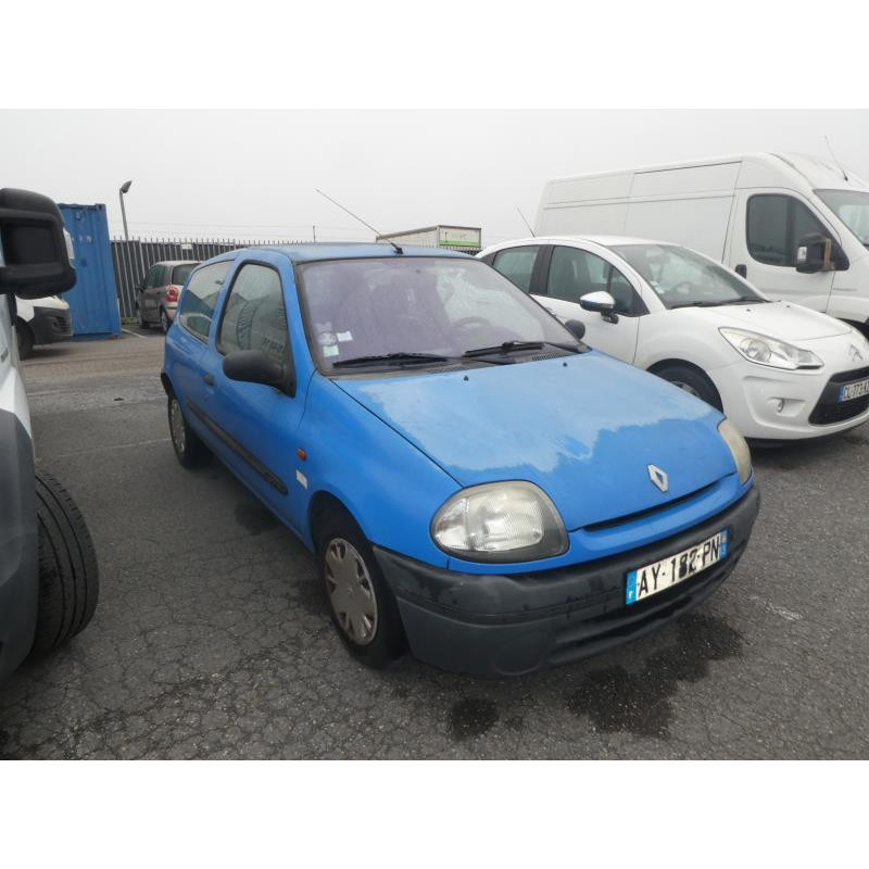 Pare choc arriere RENAULT CLIO 2 Photo n°17