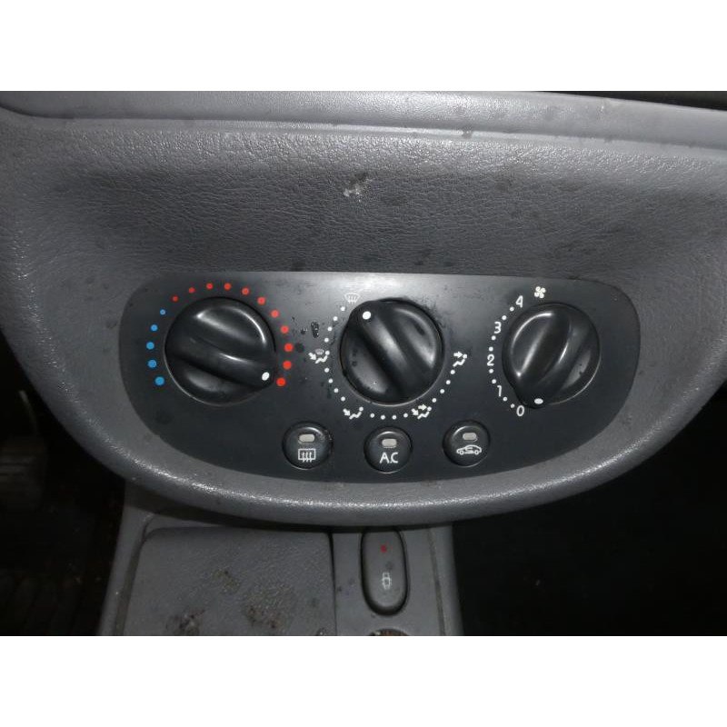 Pare choc arriere RENAULT CLIO 2 Photo n°18