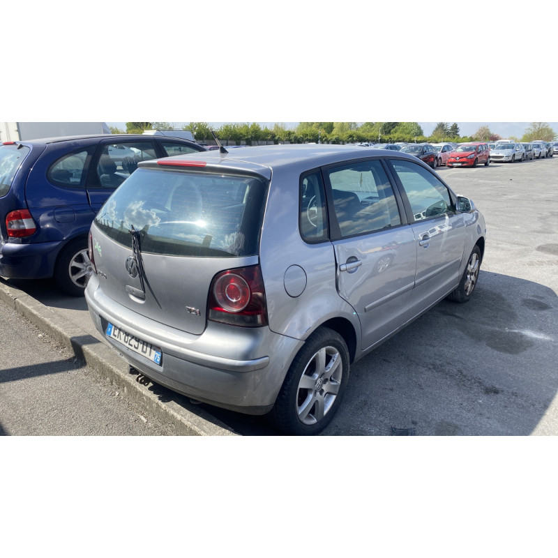 Capot VOLKSWAGEN POLO 4 Photo n°12