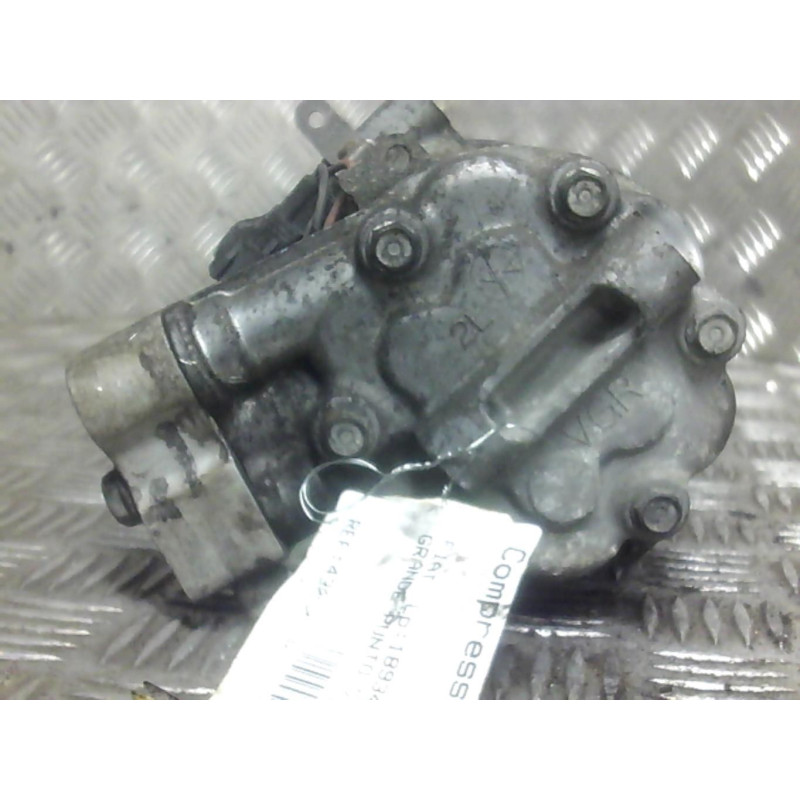 Compresseur clim FIAT GRANDE PUNTO Photo n°15