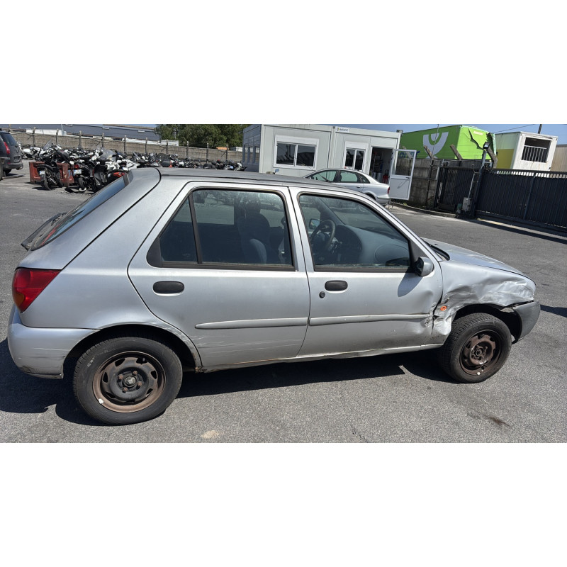 Vitre avant droit FORD FIESTA 4 Photo n°10