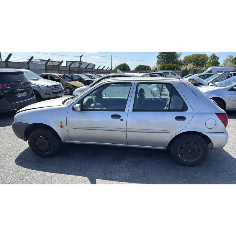 Vitre avant droit FORD FIESTA 4 Photo n°11