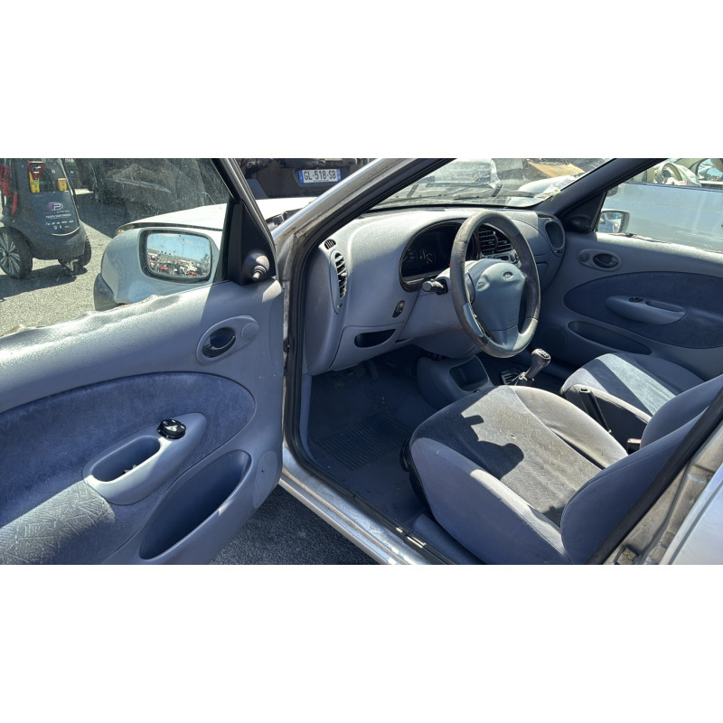 Vitre avant droit FORD FIESTA 4 Photo n°13