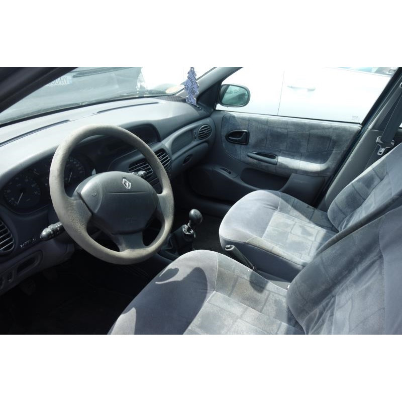 Pare choc arriere RENAULT MEGANE 1 Photo n°17