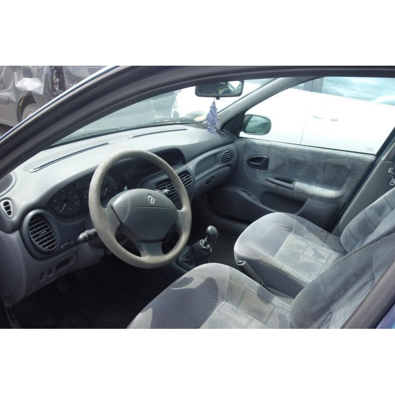 Pare choc arriere RENAULT MEGANE 1 Photo n°18