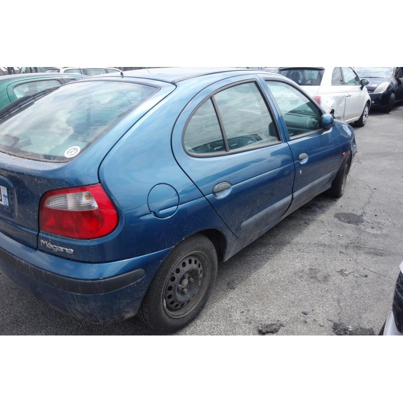 Pare choc arriere RENAULT MEGANE 1 Photo n°19