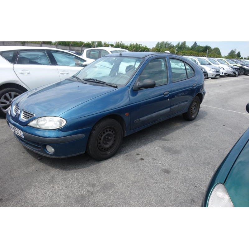 Pare choc arriere RENAULT MEGANE 1 Photo n°21