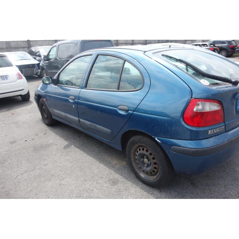 Pare choc arriere RENAULT MEGANE 1 Photo n°23