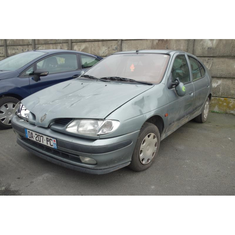 Pare choc arriere RENAULT MEGANE 1 Photo n°14