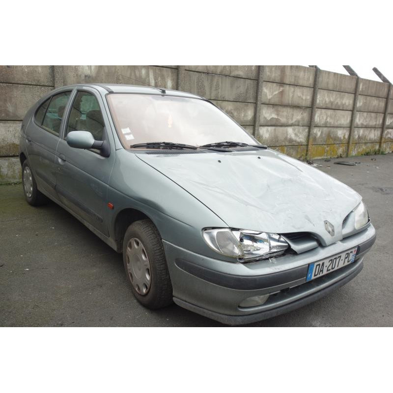 Pare choc arriere RENAULT MEGANE 1 Photo n°15