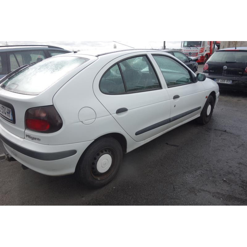 Pare choc arriere RENAULT MEGANE Photo n°5
