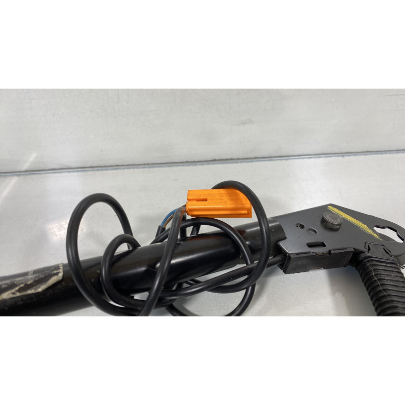 Pretensionneur de ceinture avant droit FORD FOCUS 1 Photo n°10