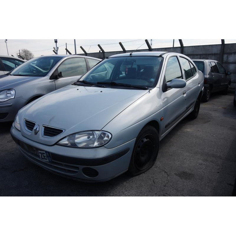 Pare choc arriere RENAULT MEGANE 1 Photo n°14