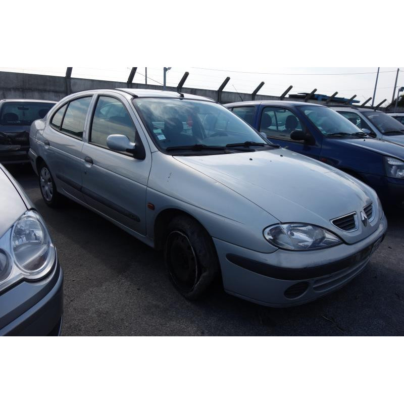 Pare choc arriere RENAULT MEGANE 1 Photo n°15