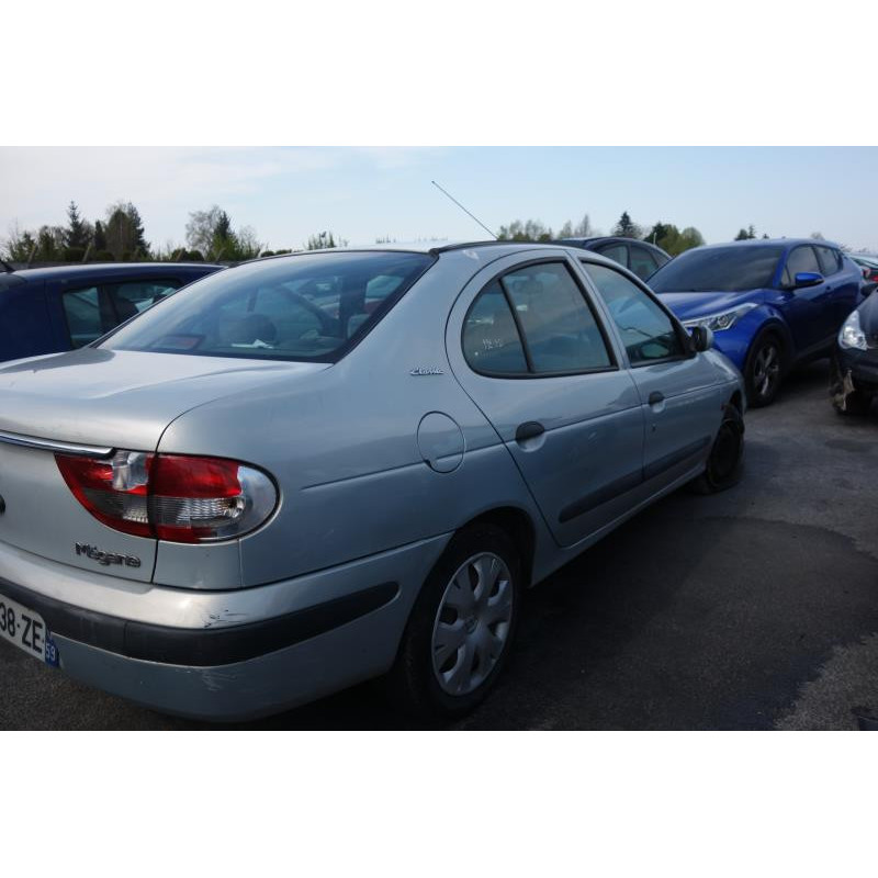 Pare choc arriere RENAULT MEGANE 1 Photo n°16