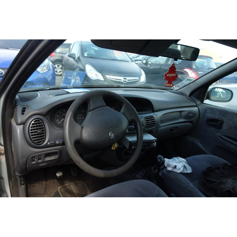 Pare choc arriere RENAULT MEGANE 1 Photo n°18