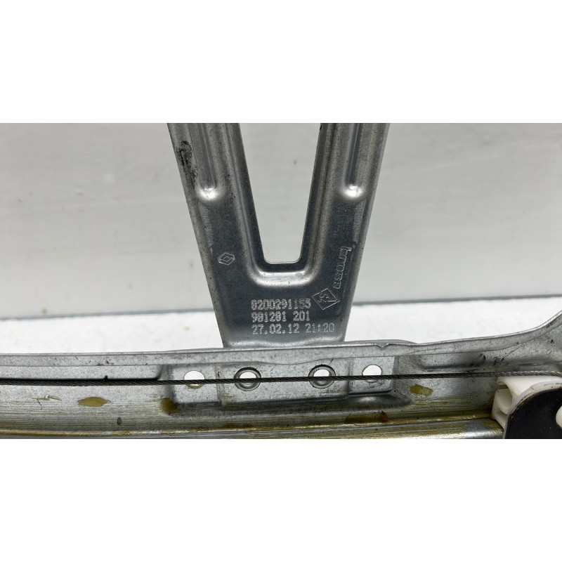 Leve vitre mecanique arriere droit RENAULT CLIO 3 Photo n°18