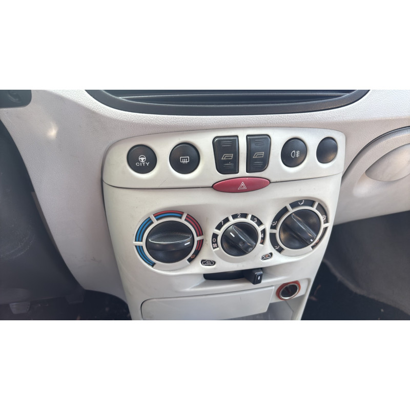 Vitre avant droit FIAT PUNTO 2 Photo n°19