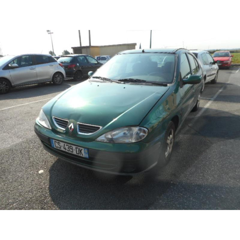 Pare choc arriere RENAULT MEGANE 1 Photo n°12