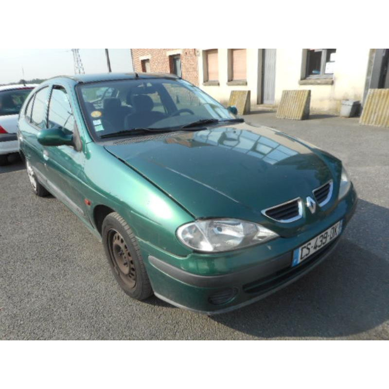 Pare choc arriere RENAULT MEGANE 1 Photo n°13