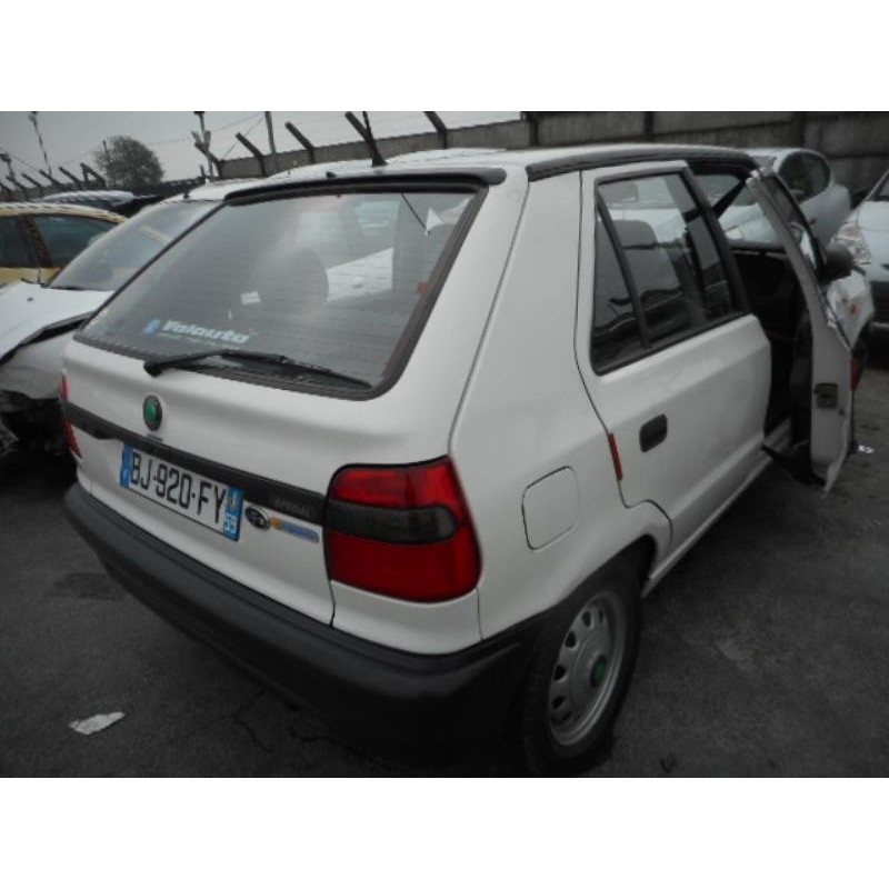 Pare choc arriere SKODA FELICIA Photo n°12