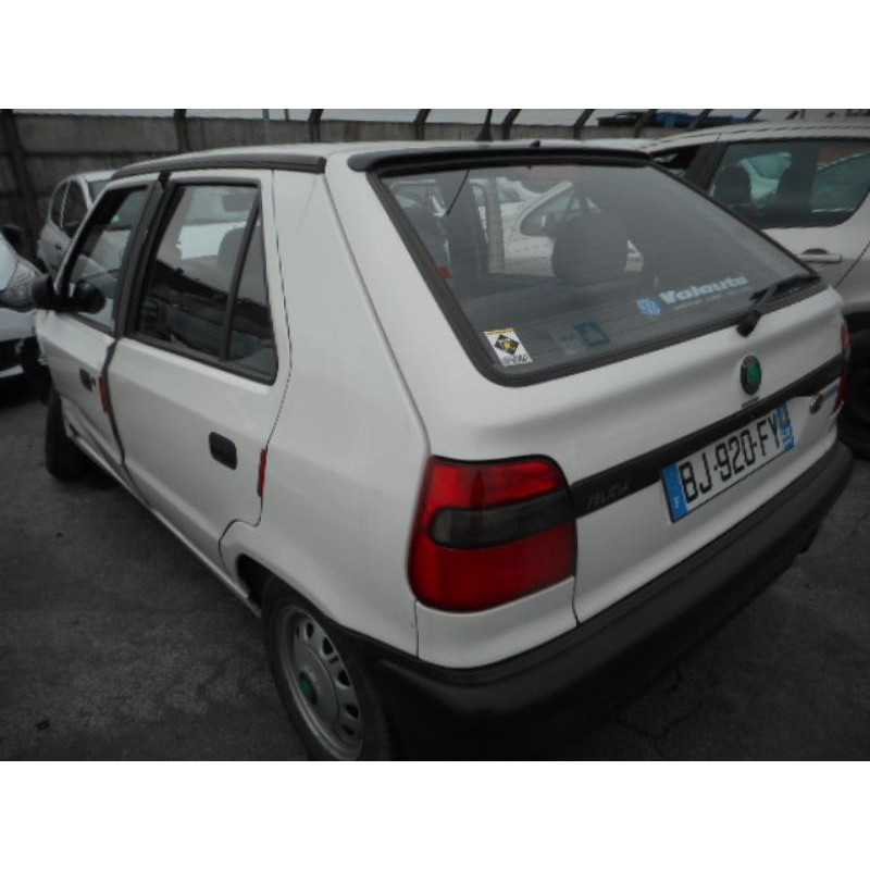 Pare choc arriere SKODA FELICIA Photo n°13
