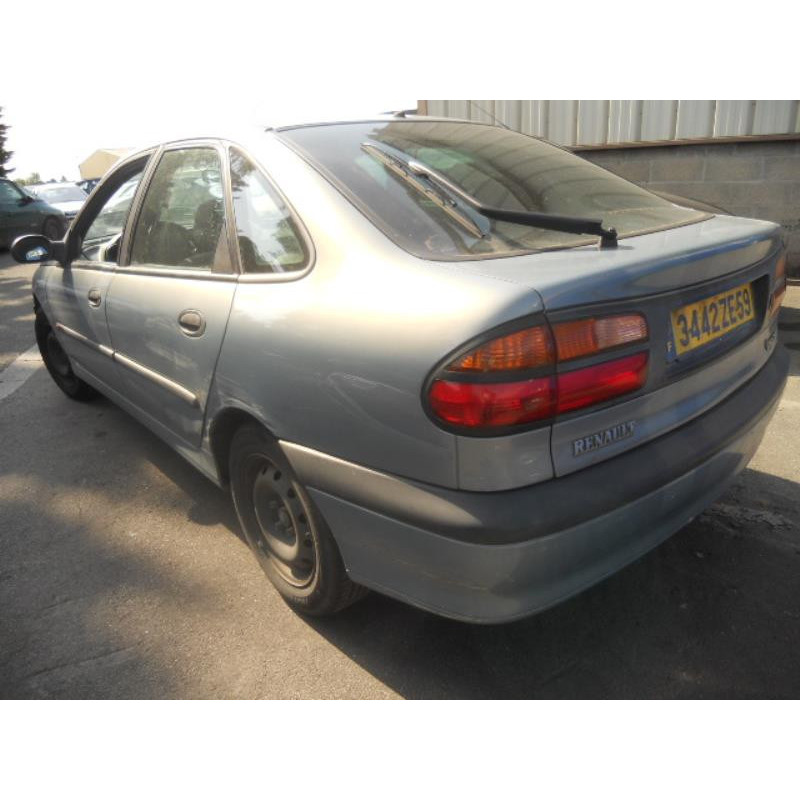 Compresseur clim RENAULT LAGUNA 1 Photo n°16