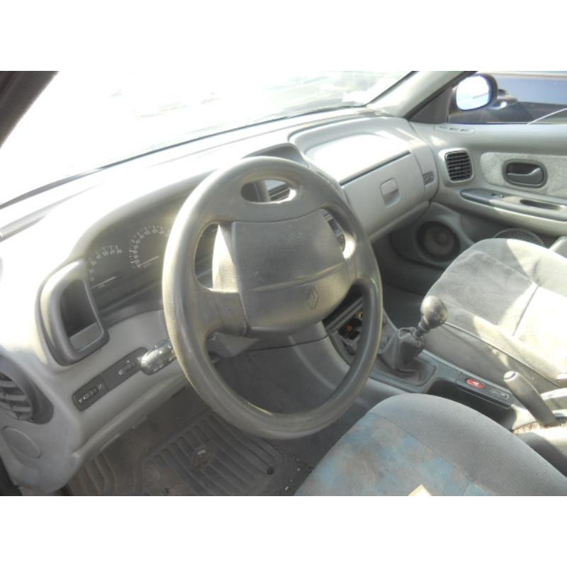 Compresseur clim RENAULT LAGUNA 1 Photo n°17