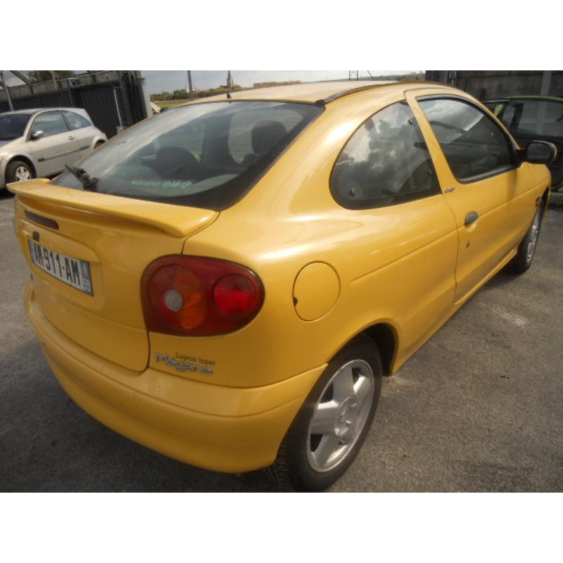 Renfort pare choc arriere (traverse) RENAULT MEGANE 1 Photo n°12