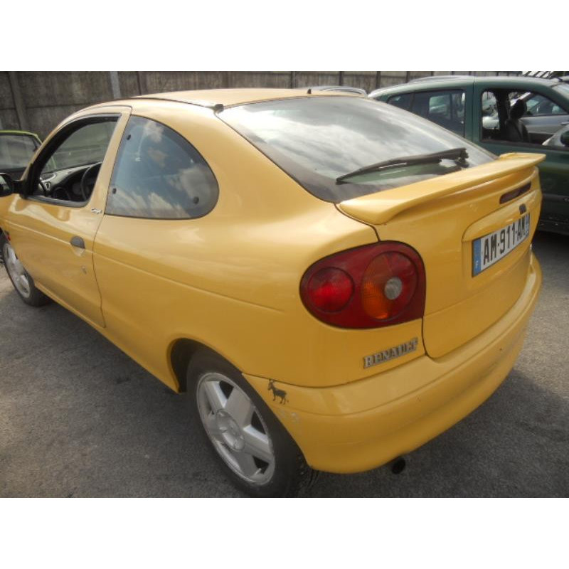 Renfort pare choc arriere (traverse) RENAULT MEGANE 1 Photo n°13