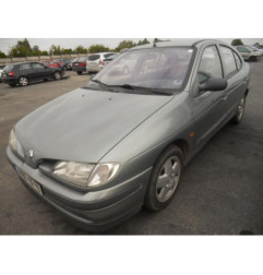 Pare choc arriere RENAULT MEGANE 1