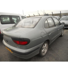 Pare choc arriere RENAULT MEGANE 1