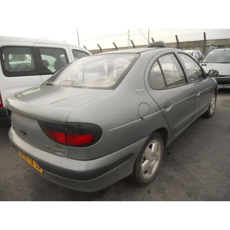 Pare choc arriere RENAULT MEGANE 1 Photo n°16