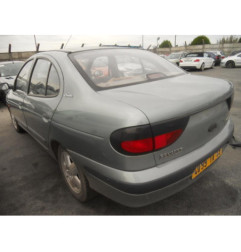 Pare choc arriere RENAULT MEGANE 1