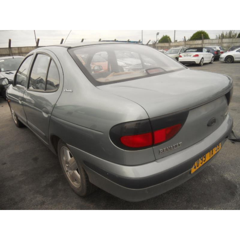 Pare choc arriere RENAULT MEGANE 1 Photo n°17