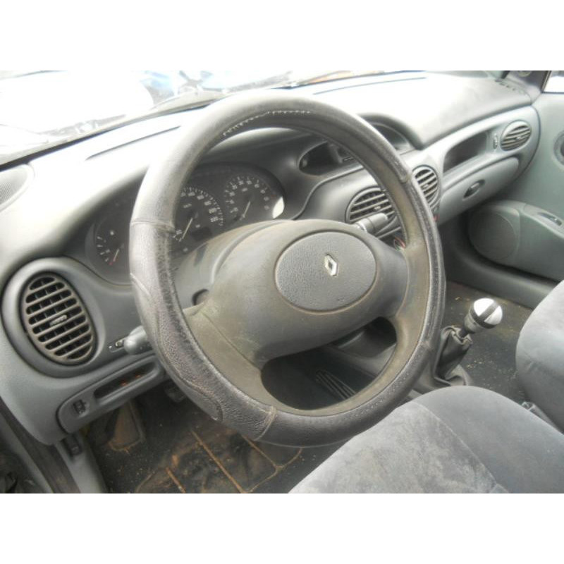 Pare choc arriere RENAULT MEGANE 1 Photo n°18