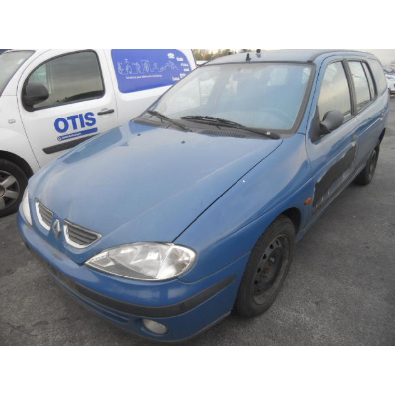 Pare choc arriere RENAULT MEGANE 1 Photo n°10
