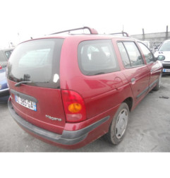 Pare choc arriere RENAULT MEGANE 1