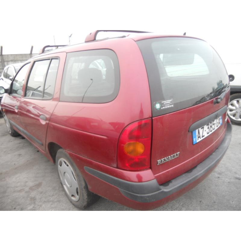 Pare choc arriere RENAULT MEGANE 1 Photo n°15
