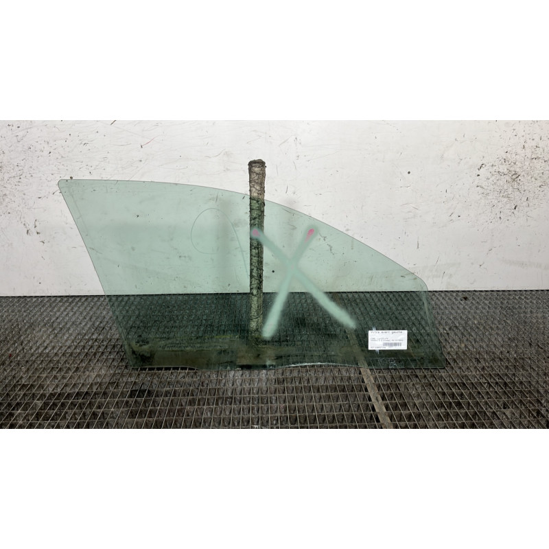 Vitre avant gauche FORD MONDEO 2 Photo n°4