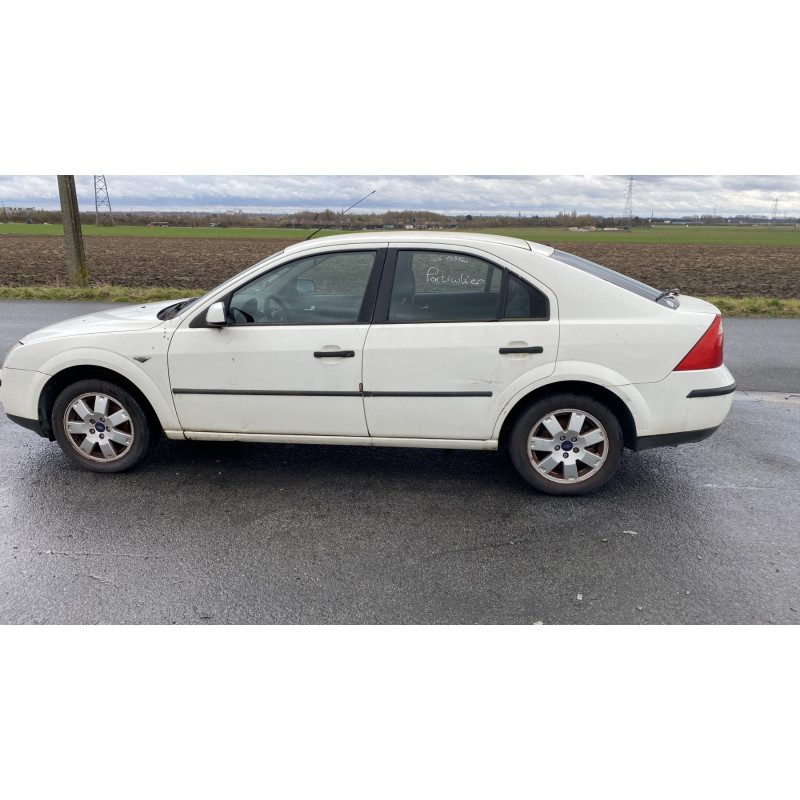 Vitre avant gauche FORD MONDEO 2 Photo n°10