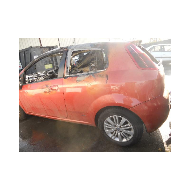 Pare choc arriere FIAT GRANDE PUNTO Photo n°20