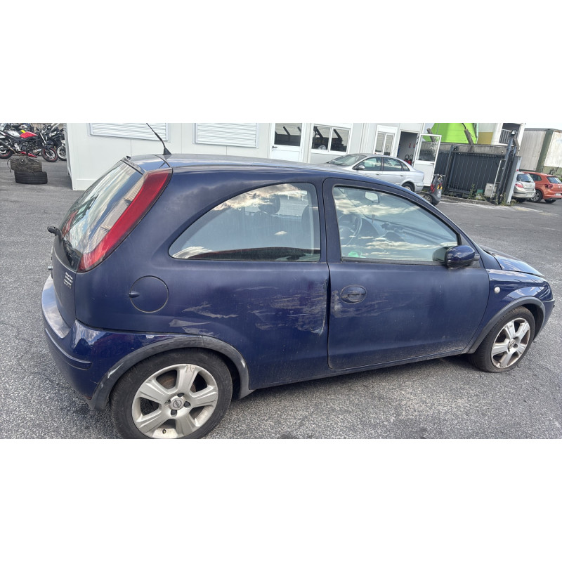 Vitre avant droit OPEL CORSA C Photo n°10