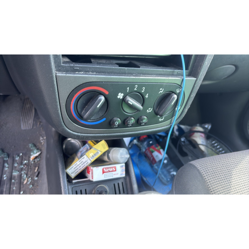 Vitre avant droit OPEL CORSA C Photo n°17